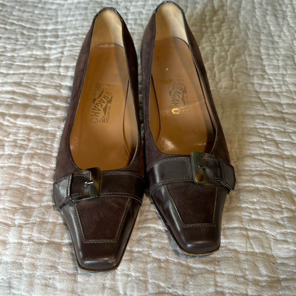 Vintage Ferragamo pumps